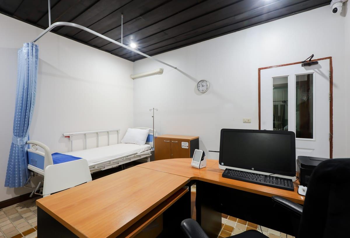 Medical room at Jintara Rehab in Chiang Mai where detox observations are recorded