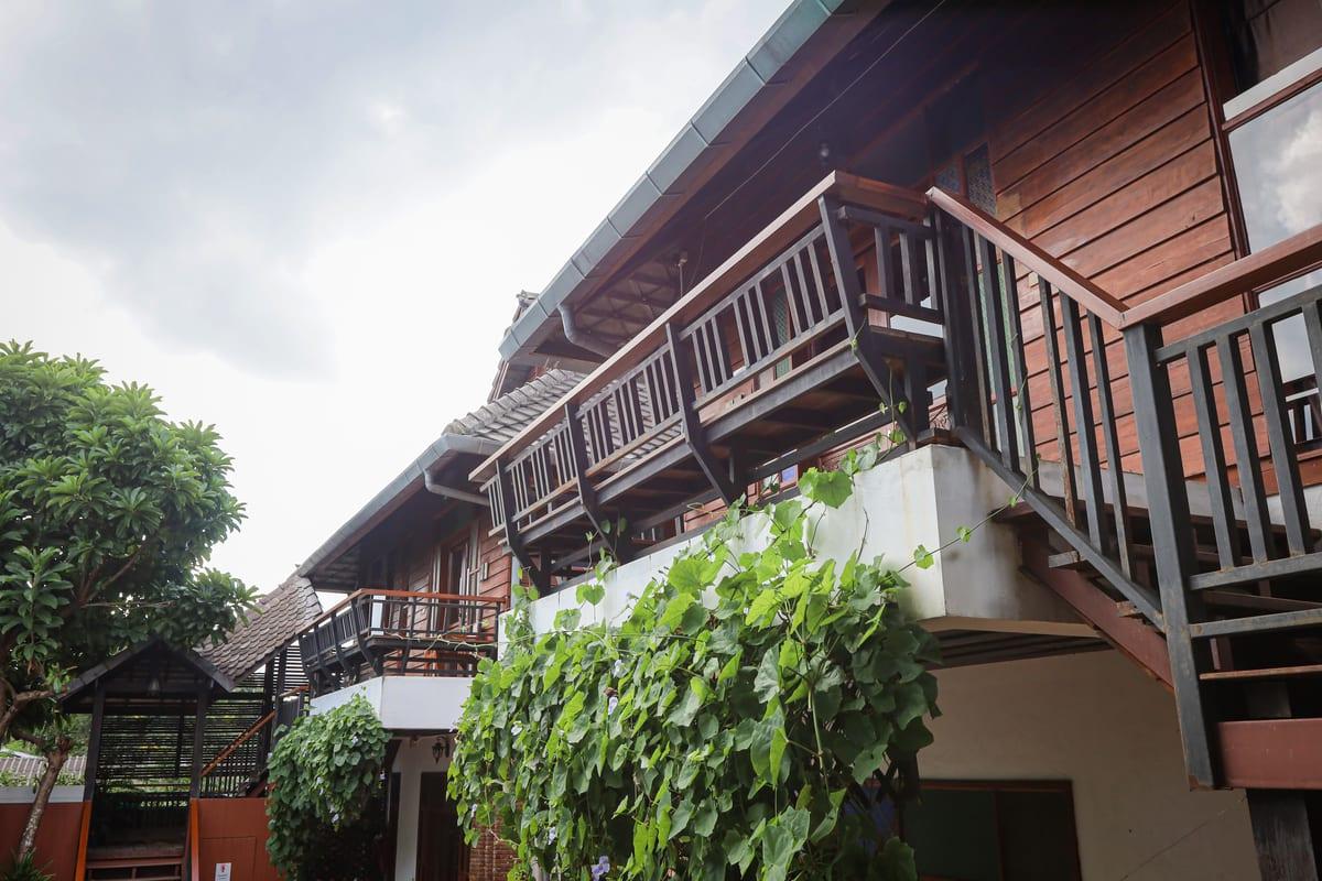 Jintara Rehab villa in Chiang Mai where medical detox for alcohol withdrawal is monitored 24 hours a day