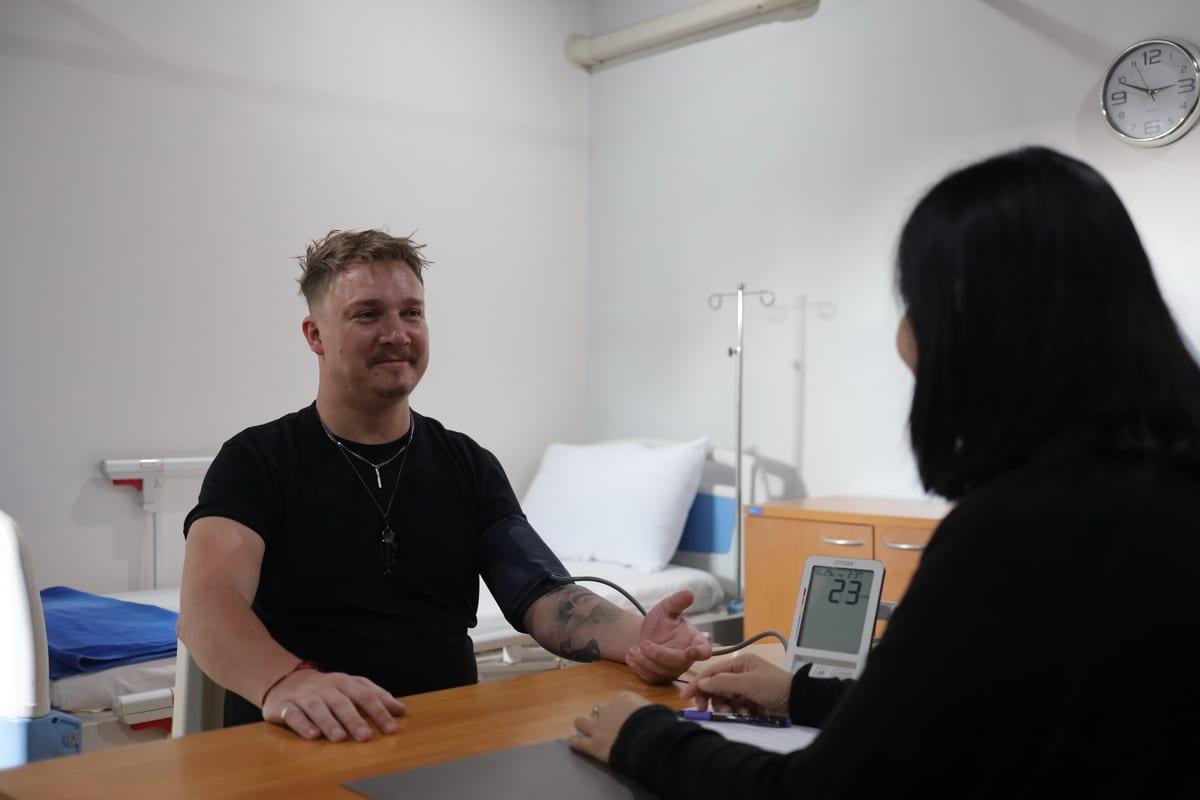 Clinical assessment at Jintara Rehab in Chiang Mai where alcohol withdrawal severity is scored using CIWA-Ar