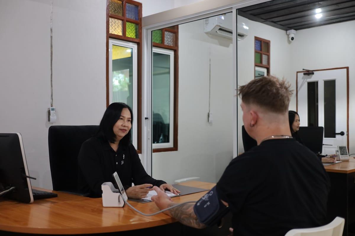 24/7 awake nursing at Jintara Rehab Chiang Mai monitoring clients during combined alcohol and opioid medical detox