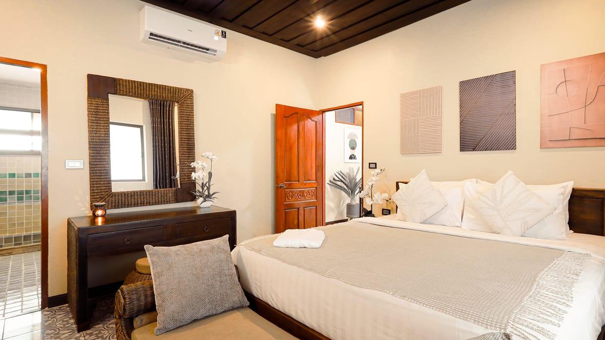 A calm private bedroom at Jintara Rehab in Chiang Mai Thailand used during the early stabilisation phase