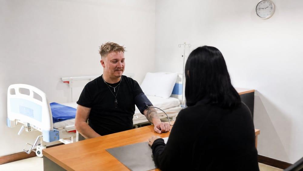 Supervised opioid withdrawal monitoring at Jintara rehab facility in Thailand