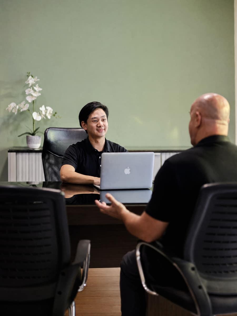 Two people at a desk in an assessment meeting about sleeping pill treatment in Chiang Mai