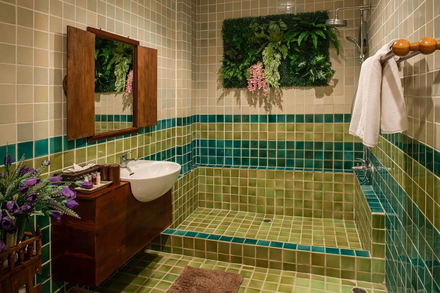 Attached private ensuite
